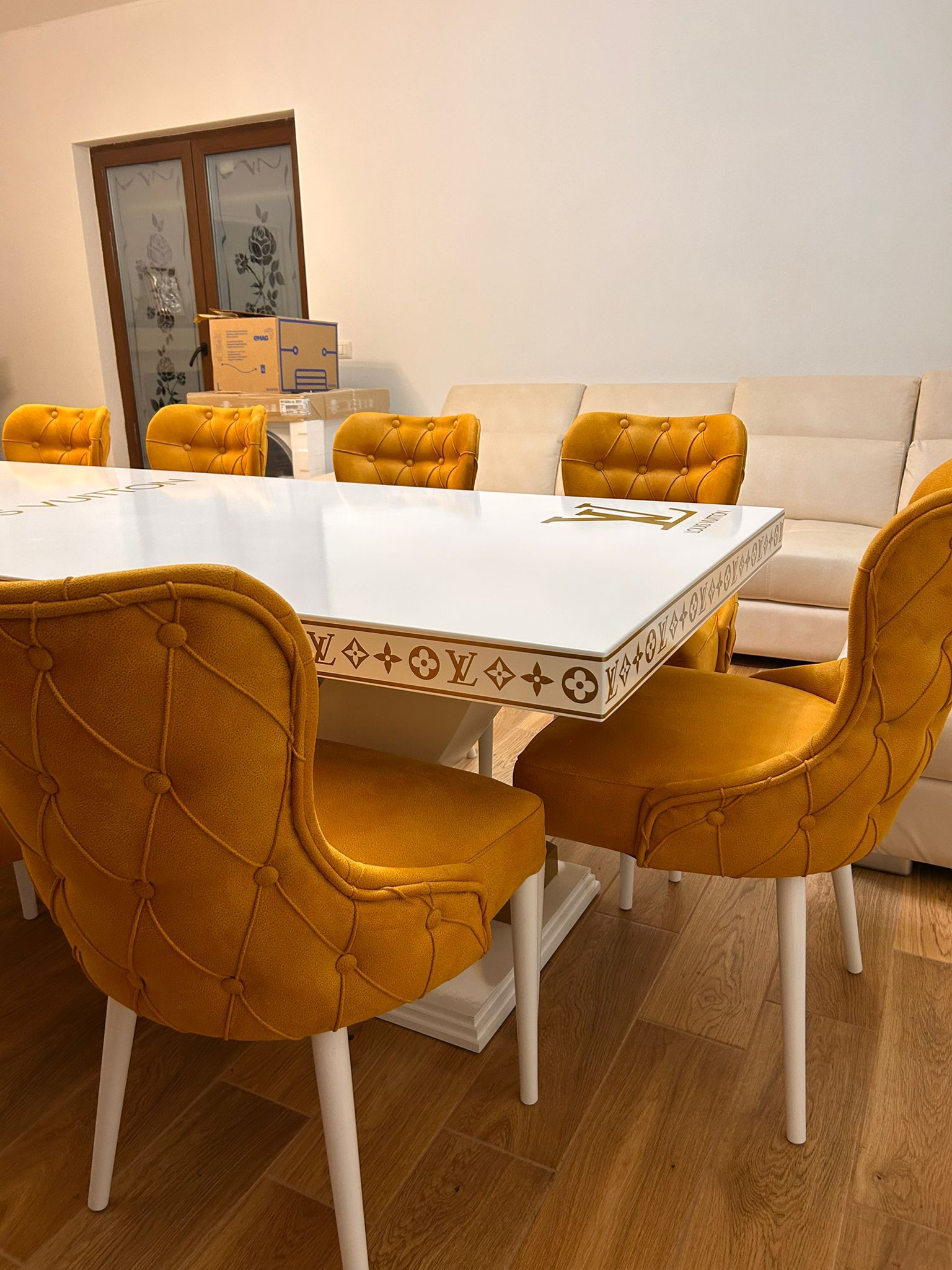 Set masă LV + 12 scaune Chicago - 8000 Lei