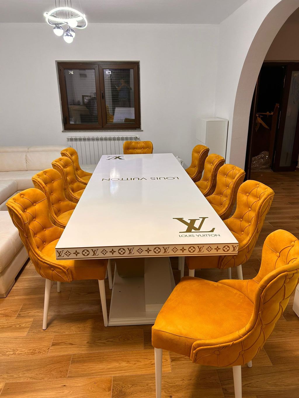 Set masă LV + 12 scaune Chicago - 8000 Lei